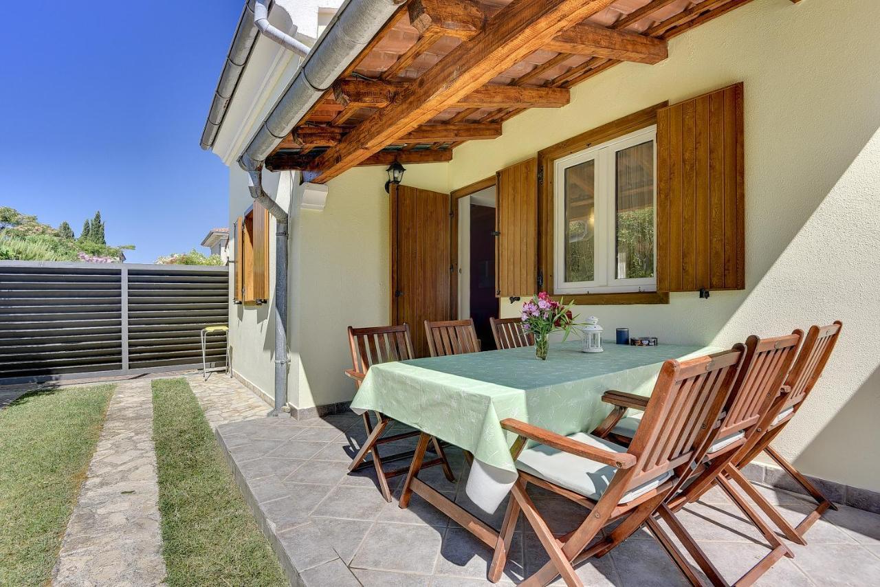 Villa Helena Banjole Exteriör bild